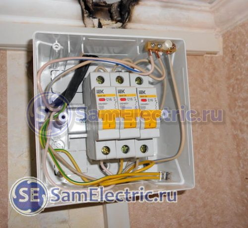 Электрощиток, в котором установлена правильная защита электропроводки от перегрузки