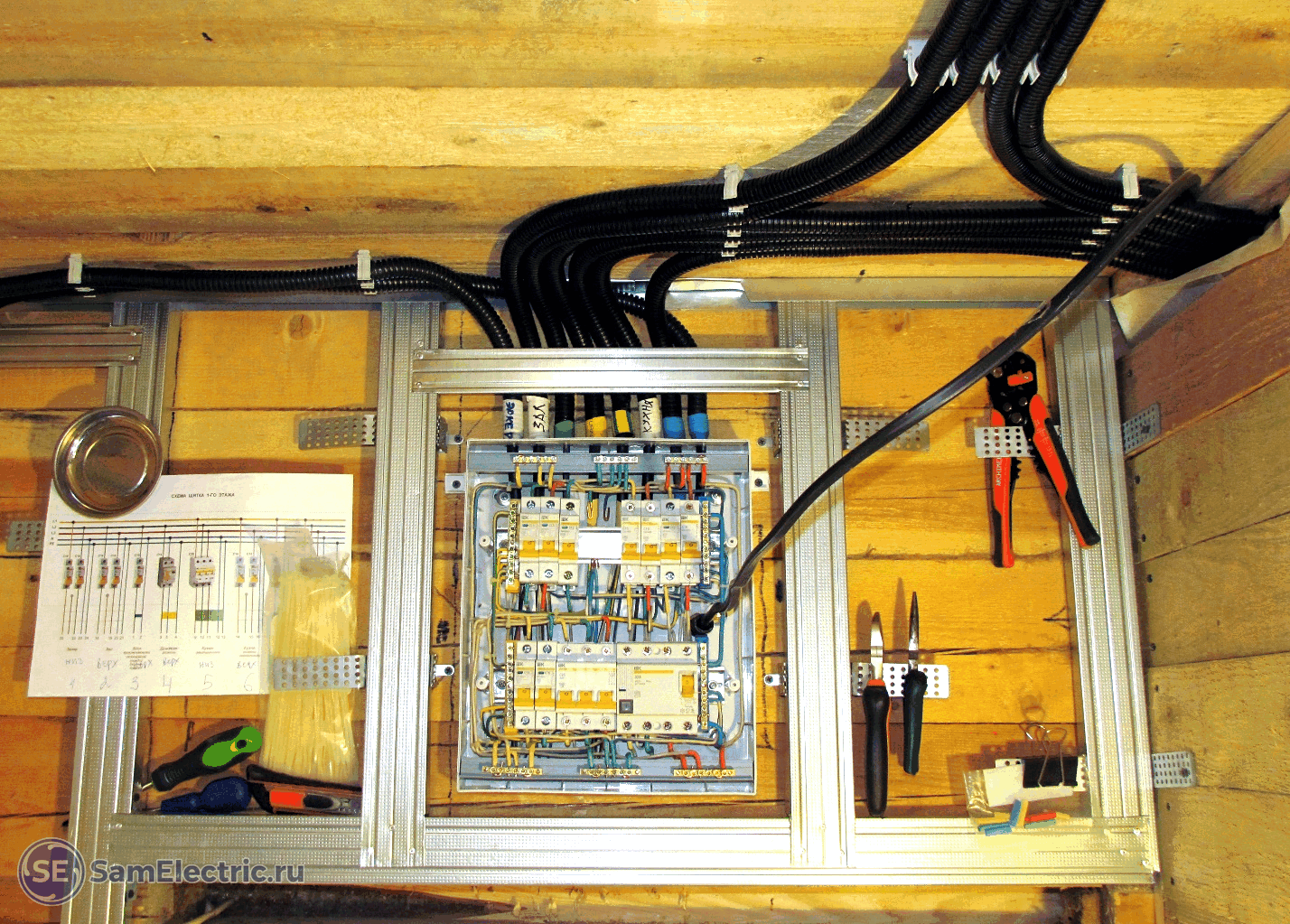 Электропроводка в деревянном доме своими руками - 19 фотографий