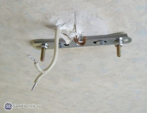 Монтаж кронштейна для установки люстры на потолок