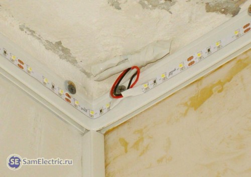Монтаж светодиодной ленты для подсветки натяжного потолка